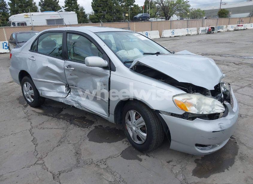 2005 Toyota Corolla LE (VIN 1NXBR32E15Z544348) main photo