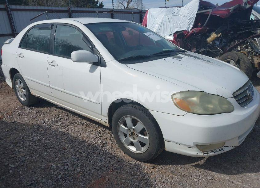 2004 Toyota Corolla S (VIN 1NXBR32E24Z197949) main photo