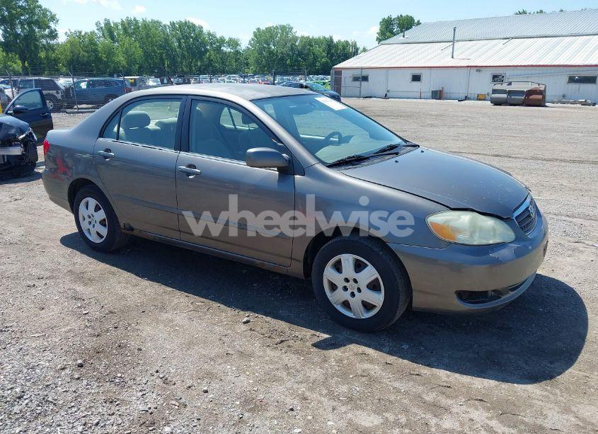 2005 Toyota Corolla LE (VIN 1NXBR32E25Z375280) main photo