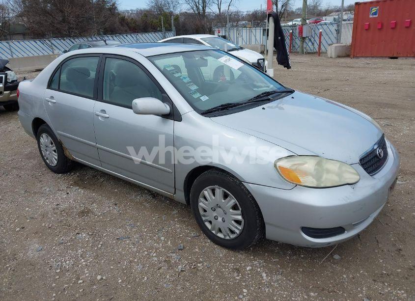 2005 Toyota Corolla LE (VIN 1NXBR32E25Z557920) main photo