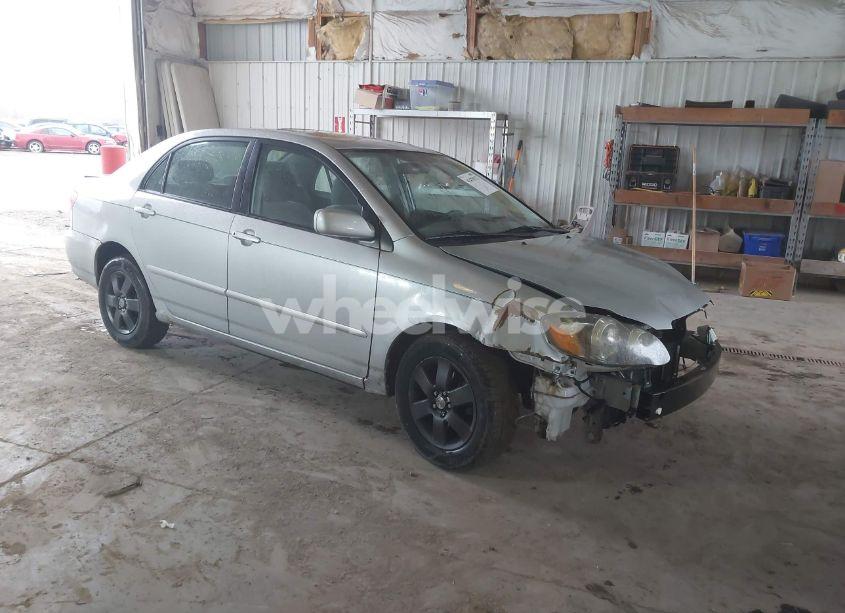 2005 Toyota Corolla LE (VIN 1NXBR32E65Z347739) main photo