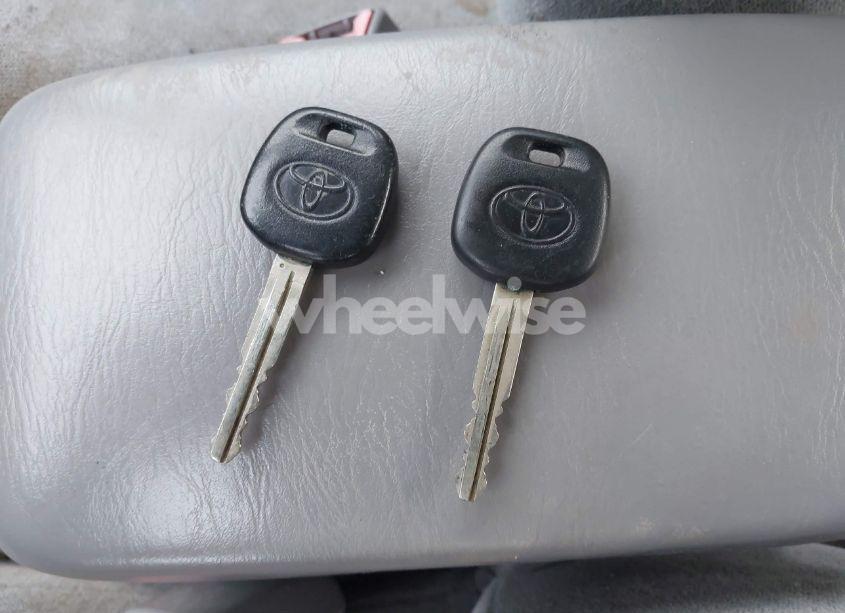 Photo 11 of 2005 Toyota Corolla CE (VIN 1NXBR32E65Z468304)