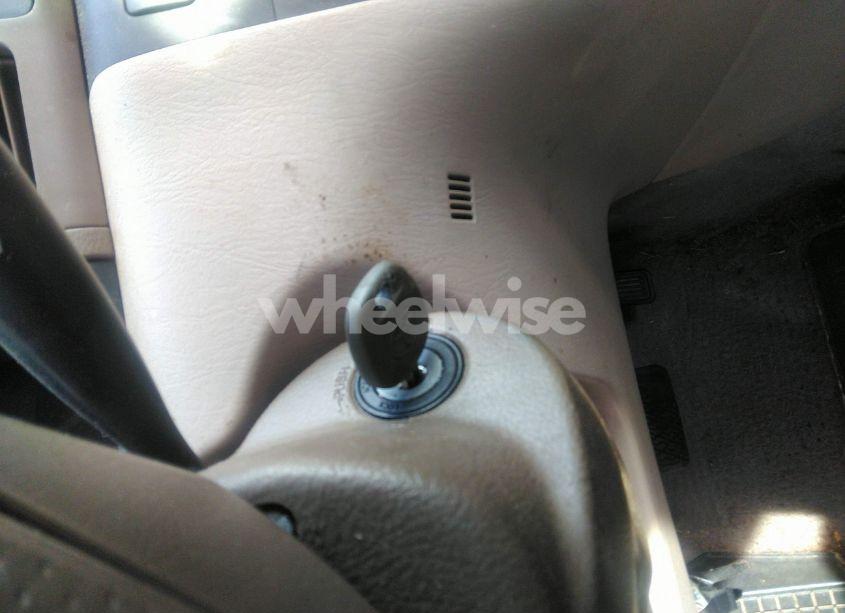 Photo 11 of 2005 Toyota Corolla CE (VIN 1NXBR32E65Z541624)