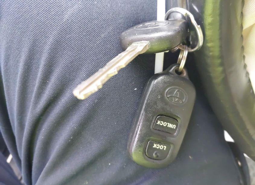 Photo 11 of 2005 Toyota Corolla S (VIN 1NXBR32E75Z430340)