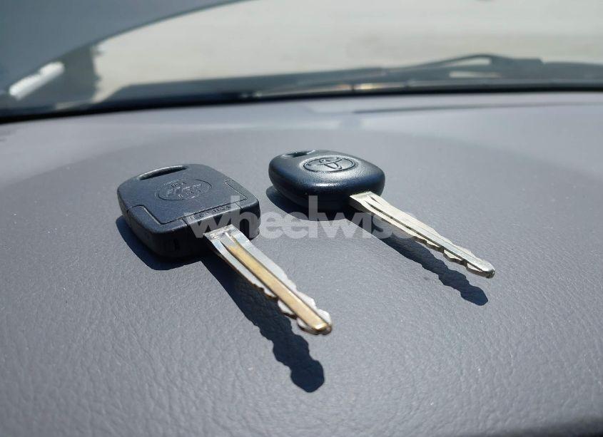 Photo 11 of 2005 Toyota Corolla CE (VIN 1NXBR32E85Z396750)