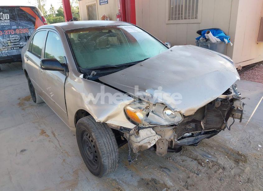 2005 Toyota Corolla CE (VIN 1NXBR32E85Z460561) main photo