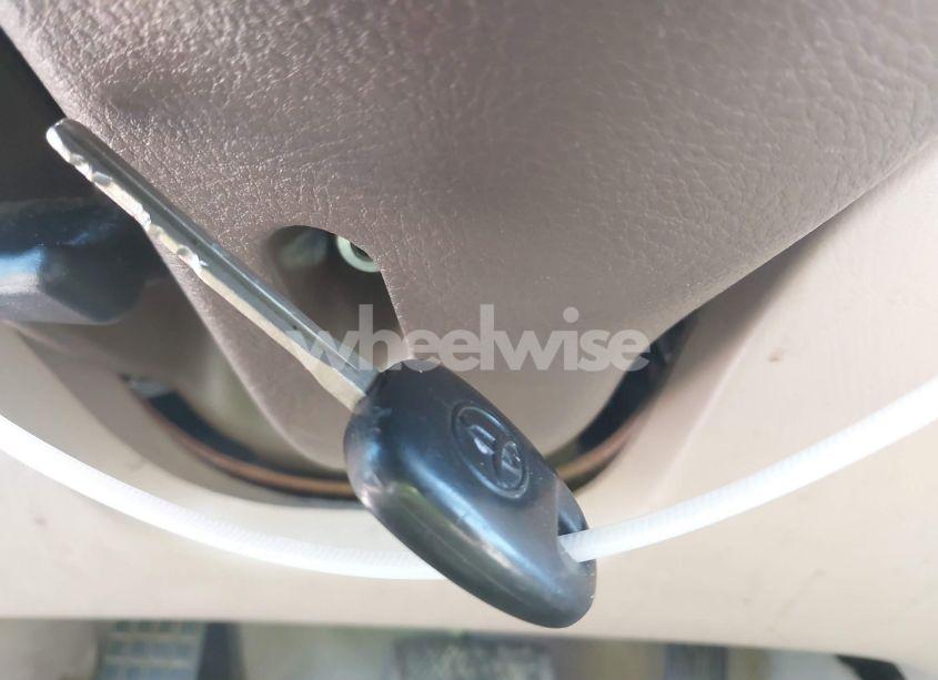 Photo 11 of 2005 Toyota Corolla CE (VIN 1NXBR32E85Z518975)