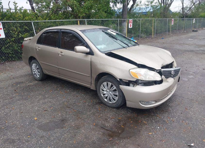 2005 Toyota Corolla LE (VIN 1NXBR32E95Z440268) main photo
