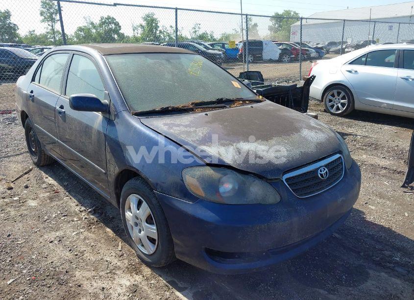 2005 Toyota Corolla LE (VIN 1NXBR32EX5Z421311) main photo