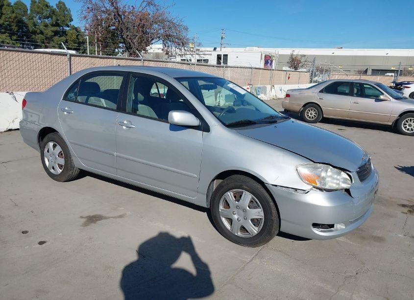 2005 Toyota Corolla LE (VIN 1NXBR32EX5Z421941) main photo