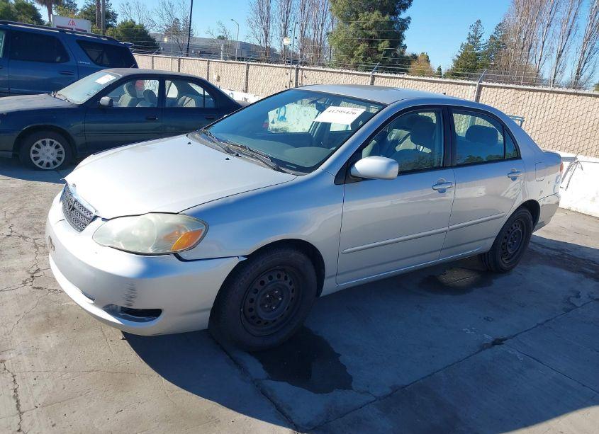 Photo 2 of 2005 Toyota Corolla LE (VIN 1NXBR32EX5Z421941)