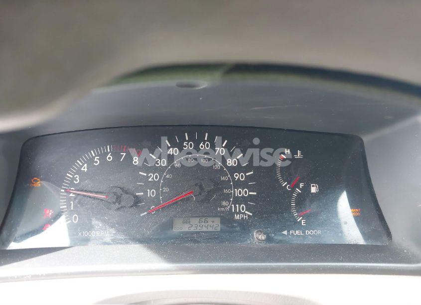 Photo 7 of 2005 Toyota Corolla LE (VIN 1NXBR32EX5Z532361)