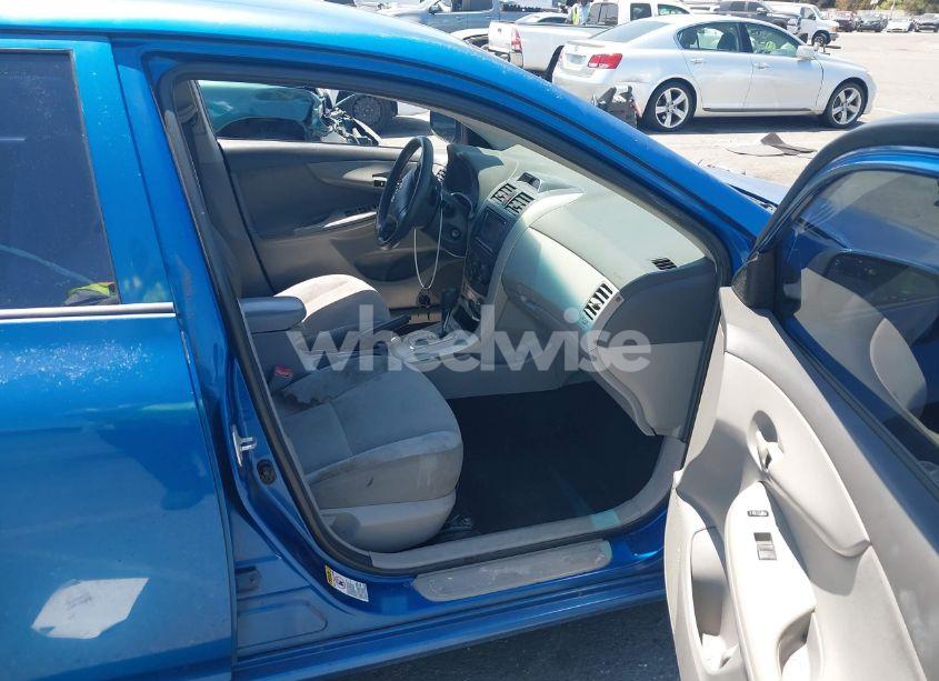 Photo 5 of 2009 Toyota Corolla LE (VIN 1NXBU40E29Z015813)