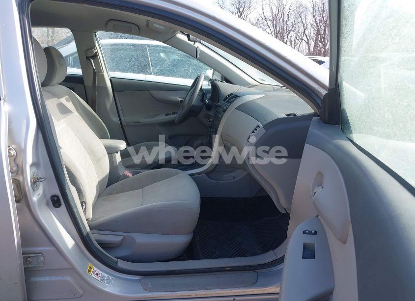 Photo 5 of 2009 Toyota Corolla LE (VIN 1NXBU40E49Z013755)