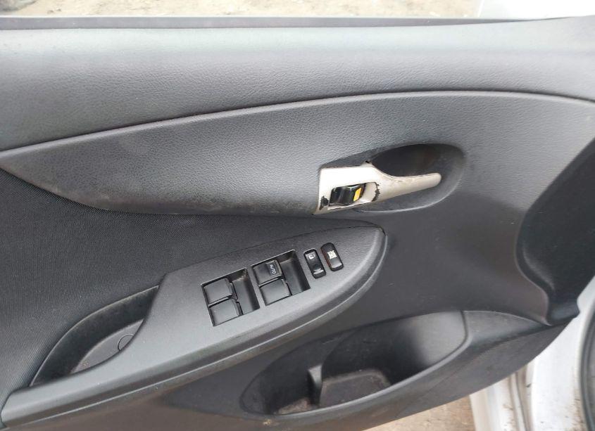 Photo 14 of 2009 Toyota Corolla S (VIN 1NXBU40E49Z016364)