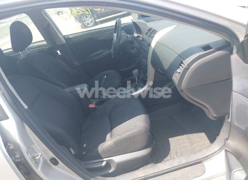 Photo 5 of 2009 Toyota Corolla S (VIN 1NXBU40E49Z052569)