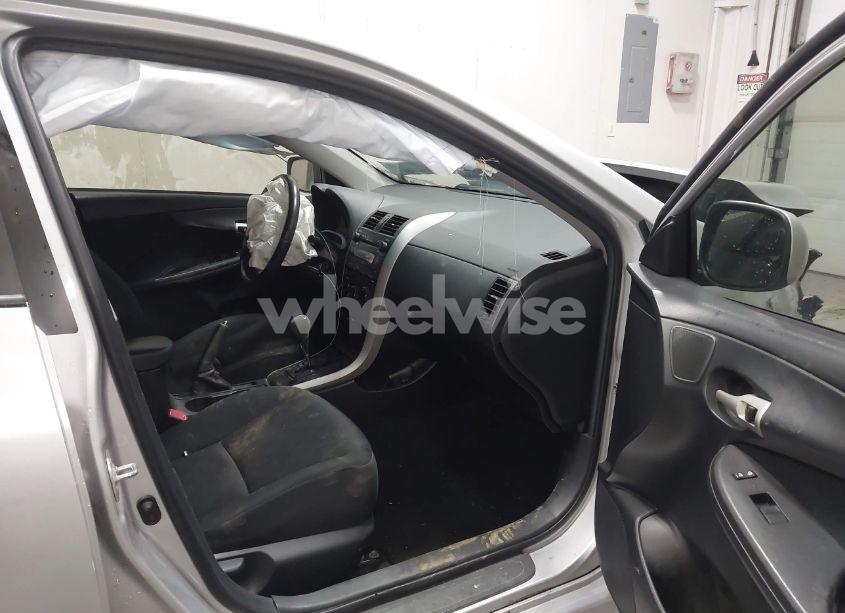 Photo 5 of 2009 Toyota Corolla S (VIN 1NXBU40E49Z164921)