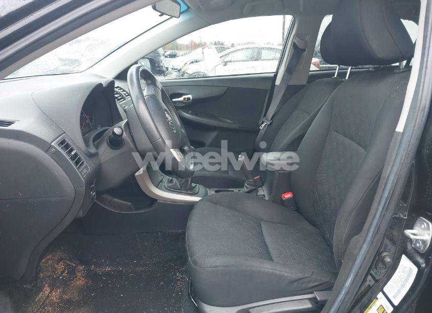 Photo 5 of 2009 Toyota Corolla S (VIN 1NXBU40E59Z004904)