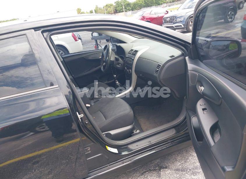 Photo 5 of 2009 Toyota Corolla S (VIN 1NXBU40E59Z033674)