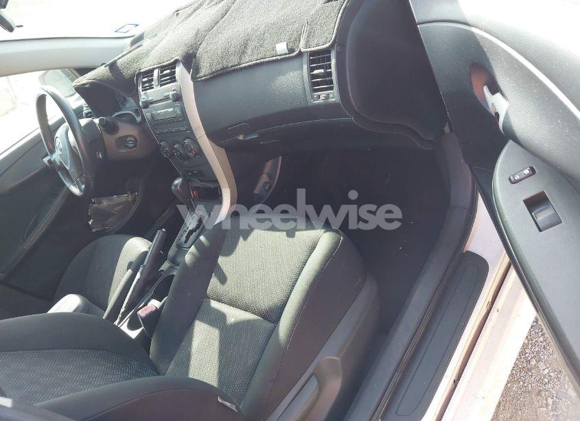 Photo 5 of 2009 Toyota Corolla S (VIN 1NXBU40E59Z104386)