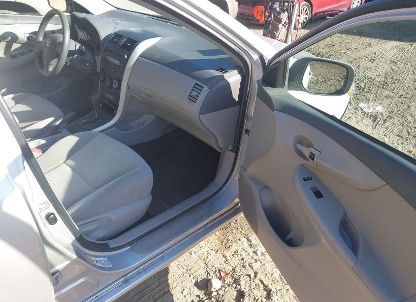 Photo 5 of 2009 Toyota Corolla LE (VIN 1NXBU40E69Z039578)