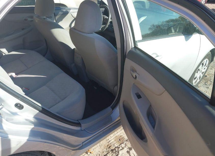 Photo 8 of 2009 Toyota Corolla LE (VIN 1NXBU40E69Z039578)