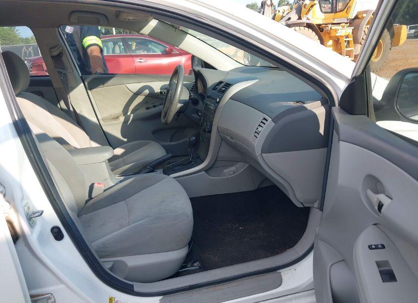 Photo 5 of 2009 Toyota Corolla LE (VIN 1NXBU40E69Z084326)