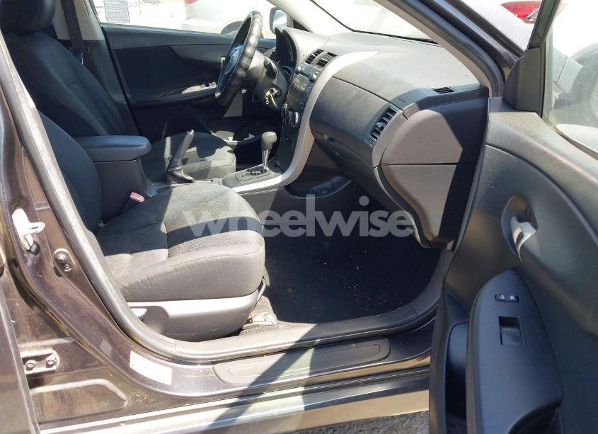 Photo 5 of 2009 Toyota Corolla S (VIN 1NXBU40E69Z102551)