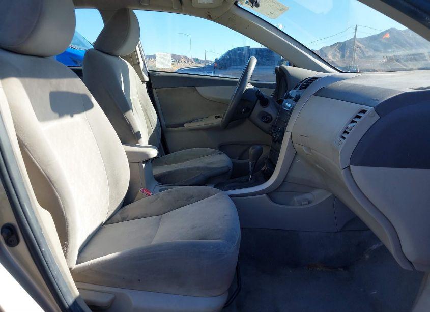 Photo 5 of 2009 Toyota Corolla LE (VIN 1NXBU40E79Z132982)