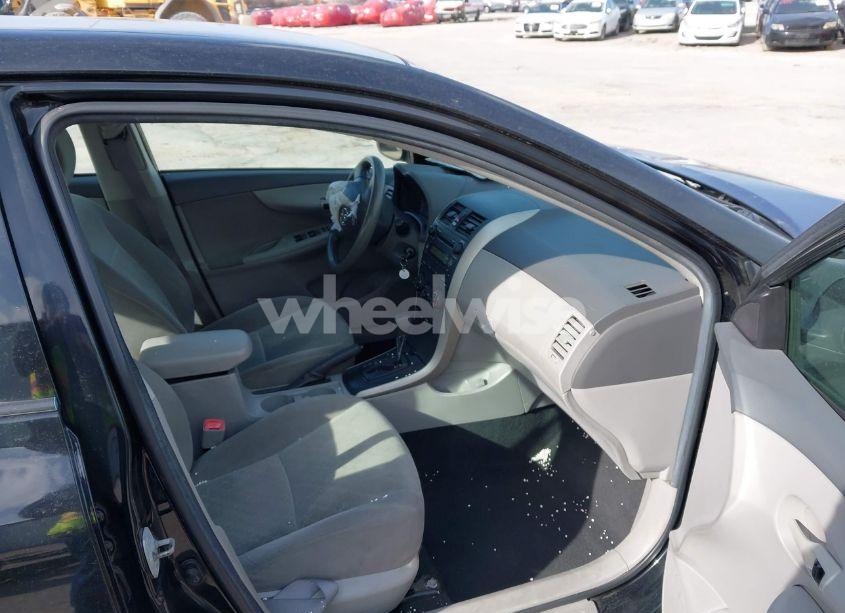 Photo 5 of 2009 Toyota Corolla LE (VIN 1NXBU40E79Z138121)