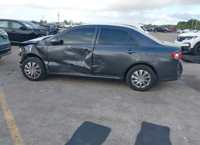 Photo 3 of 2009 Toyota Corolla LE (VIN 1NXBU40E89Z038612)