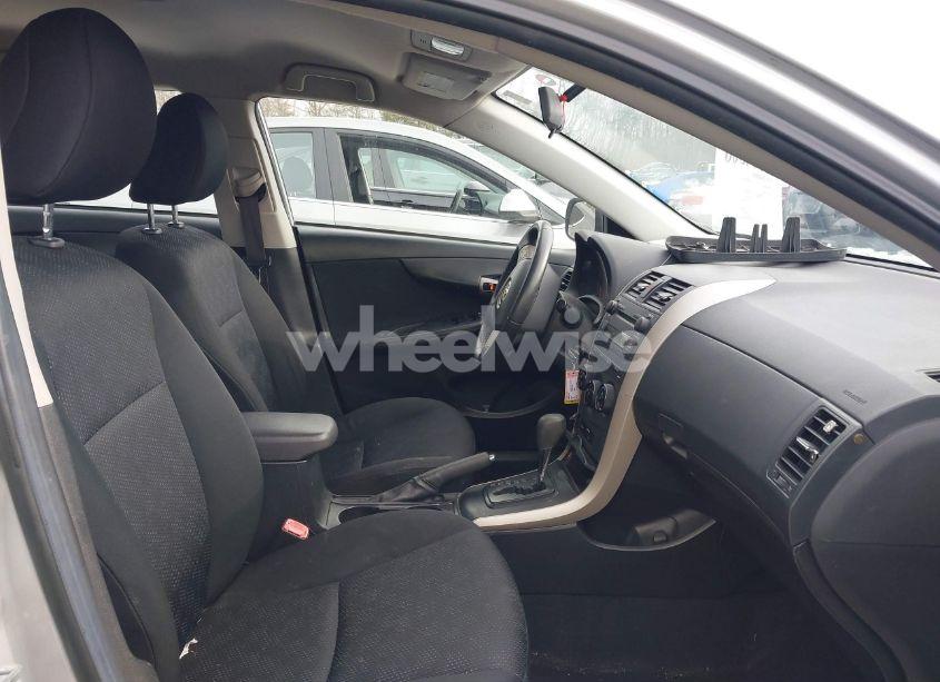 Photo 5 of 2009 Toyota Corolla S (VIN 1NXBU40E89Z060772)