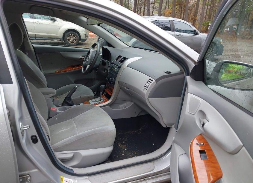 Photo 5 of 2009 Toyota Corolla XLE (VIN 1NXBU40E89Z076342)