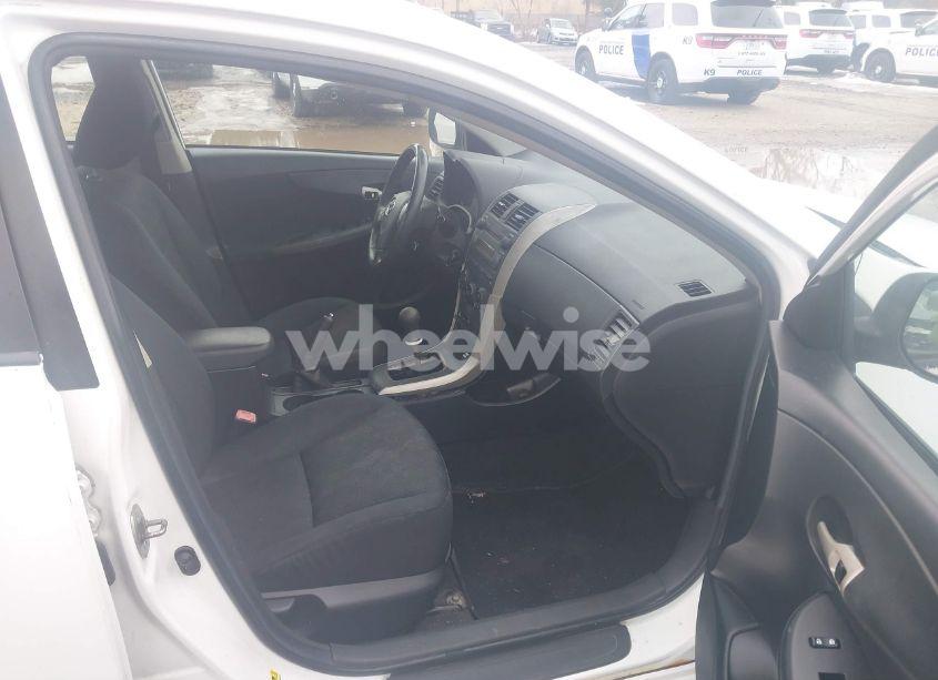 Photo 5 of 2009 Toyota Corolla S (VIN 1NXBU40E89Z093447)