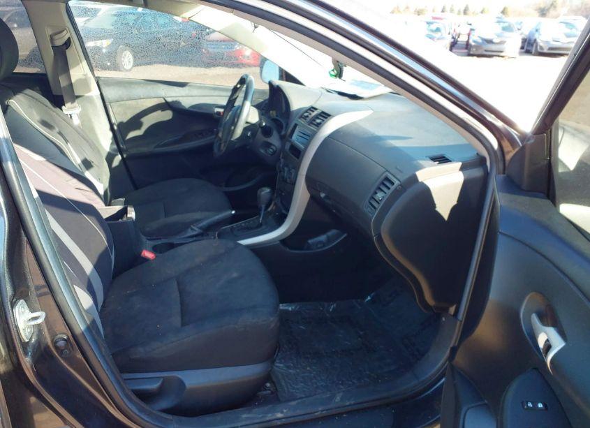 Photo 5 of 2009 Toyota Corolla S (VIN 1NXBU40E89Z094923)