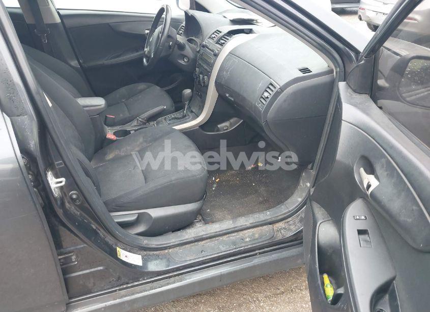 Photo 8 of 2009 Toyota Corolla S (VIN 1NXBU40E89Z114944)