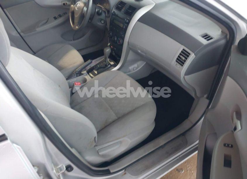 Photo 5 of 2009 Toyota Corolla LE (VIN 1NXBU40E89Z132182)