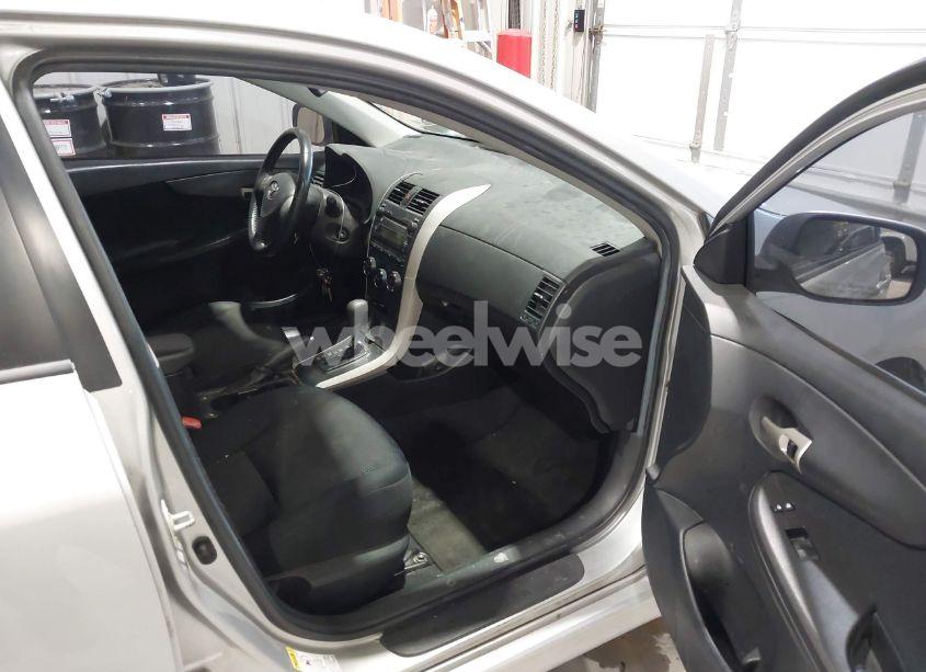 Photo 5 of 2009 Toyota Corolla S (VIN 1NXBU40E99Z005456)