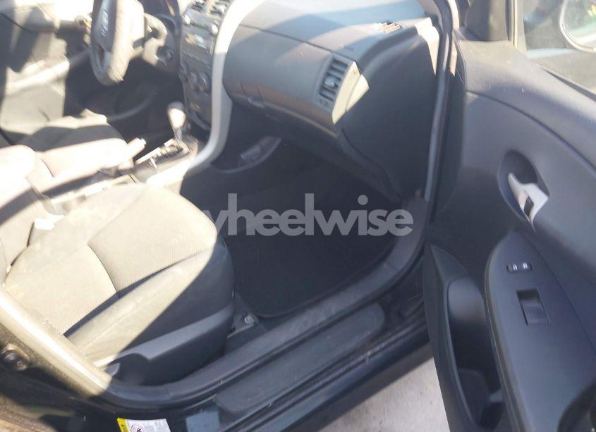 Photo 5 of 2009 Toyota Corolla S (VIN 1NXBU40E99Z024492)