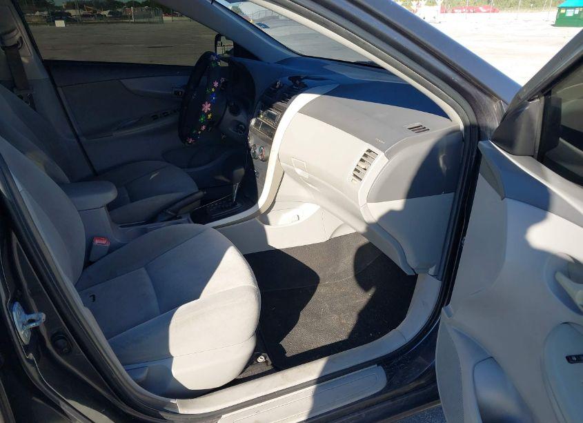 Photo 5 of 2009 Toyota Corolla LE (VIN 1NXBU40E99Z052700)