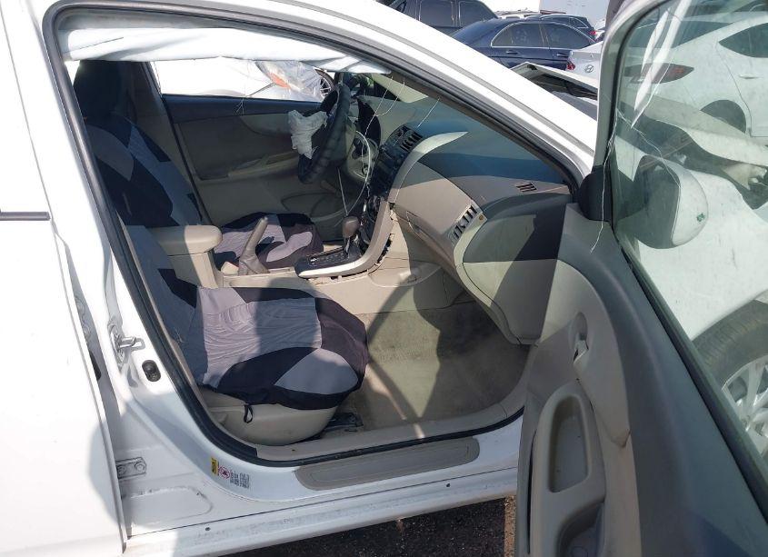 Photo 5 of 2009 Toyota Corolla (VIN 1NXBU40E99Z062630)