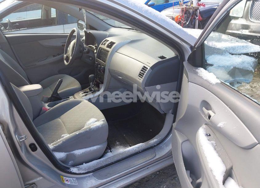 Photo 5 of 2009 Toyota Corolla LE (VIN 1NXBU40E99Z112426)