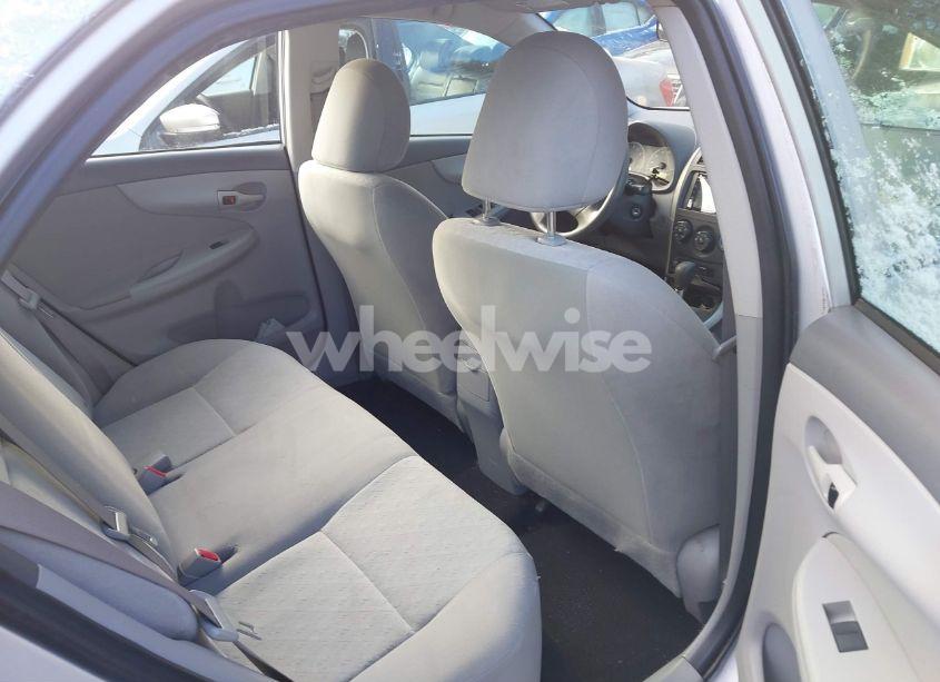 Photo 8 of 2009 Toyota Corolla LE (VIN 1NXBU40E99Z112426)