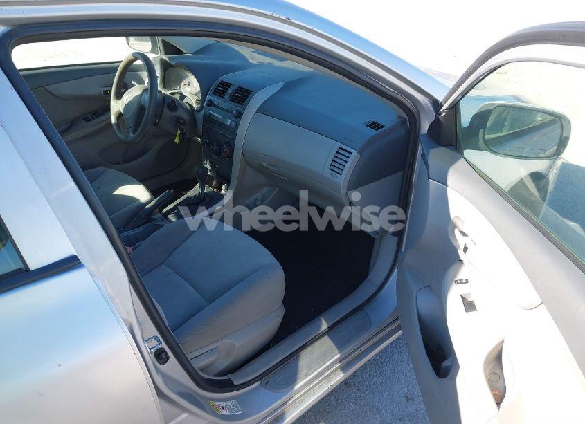 Photo 5 of 2009 Toyota Corolla LE (VIN 1NXBU40E99Z120235)