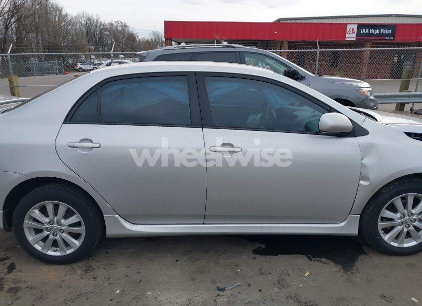 Photo 13 of 2009 Toyota Corolla S (VIN 1NXBU40E99Z153476)