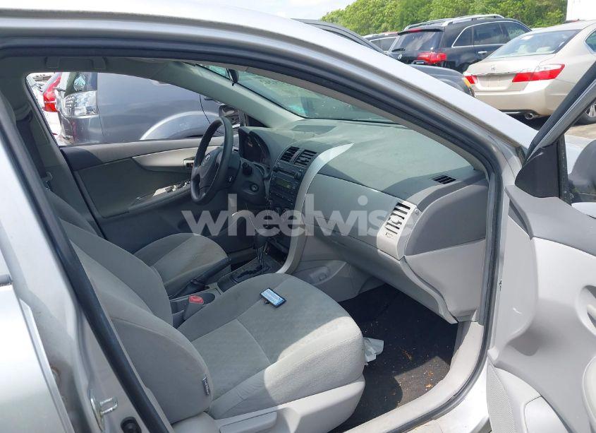 Photo 5 of 2009 Toyota Corolla LE (VIN 1NXBU40EX9Z104707)