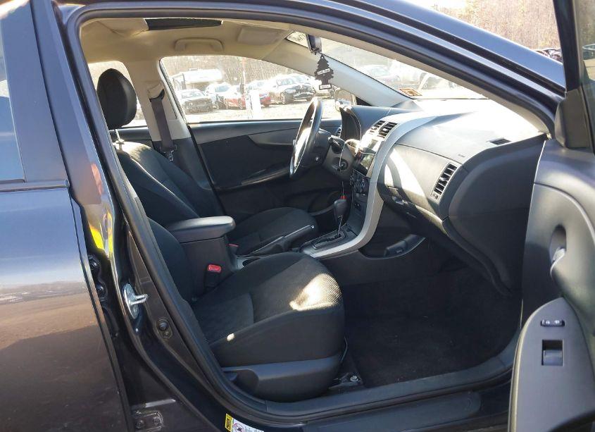 Photo 5 of 2009 Toyota Corolla S (VIN 1NXBU40EX9Z105405)