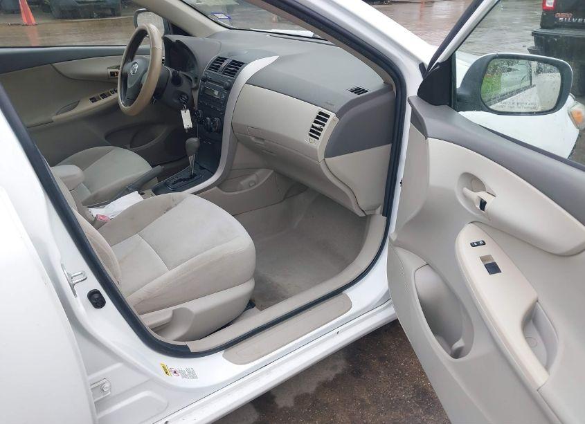 Photo 5 of 2009 Toyota Corolla LE (VIN 1NXBU40EX9Z126089)