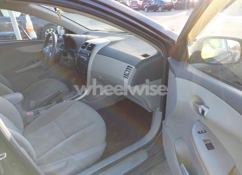 Photo 5 of 2010 Toyota Corolla LE (VIN 1NXBU4EE0AZ331403)