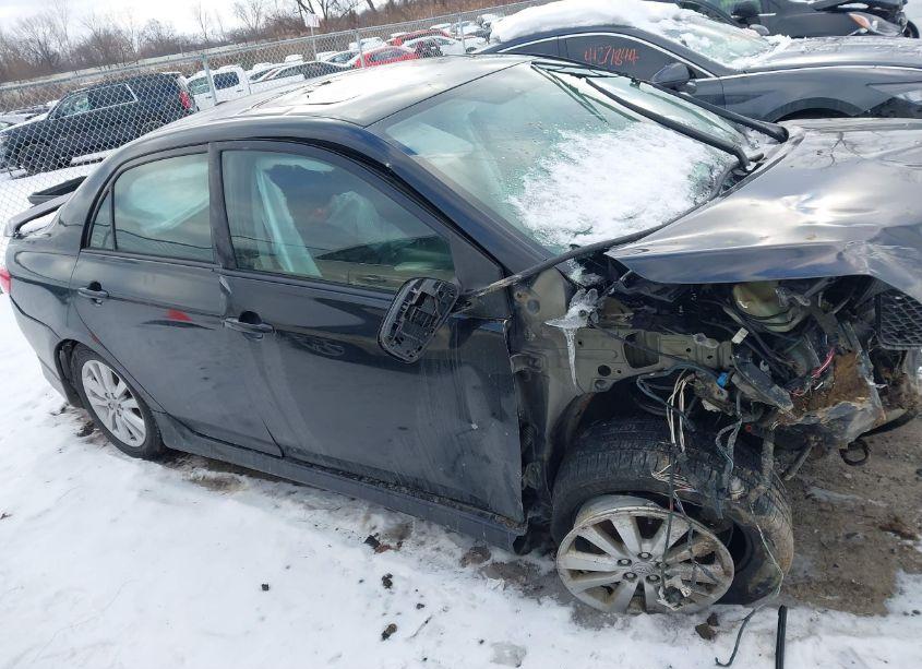 Photo 13 of 2010 Toyota Corolla S (VIN 1NXBU4EE1AZ267985)